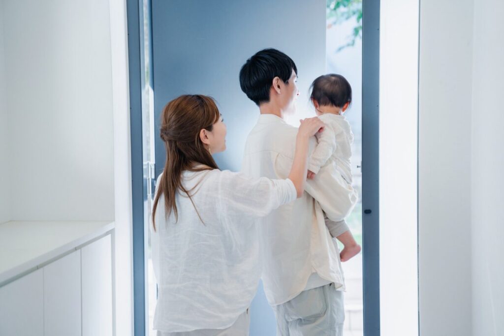 家族の後ろ姿